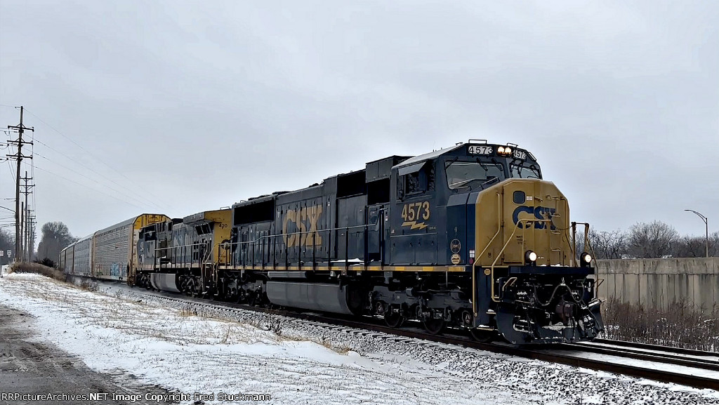 CSX 4573 nice to see an EMD leader.